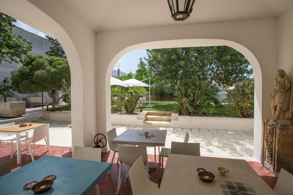 Li Pappi Antico Casale Bed & Breakfast กาลาตีนา ภายนอก รูปภาพ
