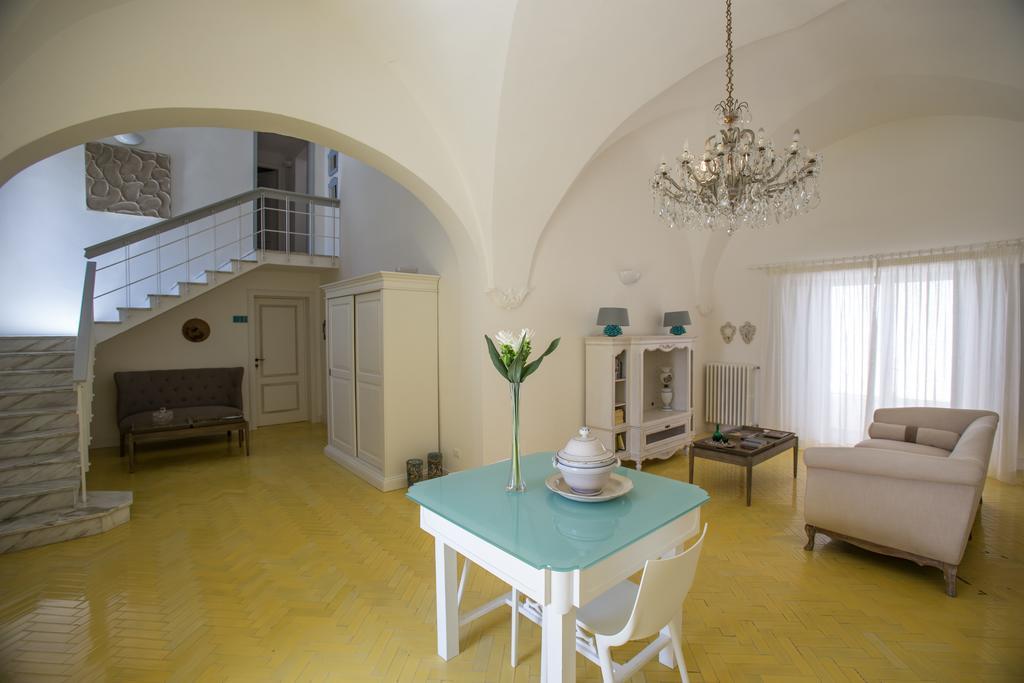 Li Pappi Antico Casale Bed & Breakfast กาลาตีนา ภายนอก รูปภาพ
