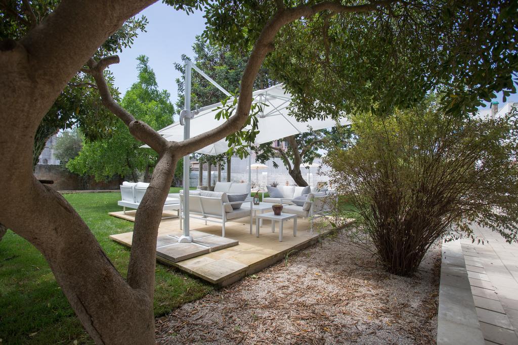 Li Pappi Antico Casale Bed & Breakfast กาลาตีนา ภายนอก รูปภาพ