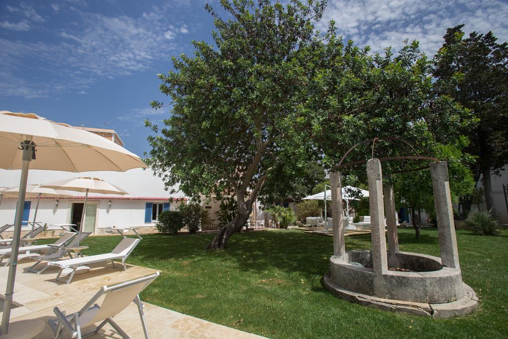 Li Pappi Antico Casale Bed & Breakfast กาลาตีนา ภายนอก รูปภาพ