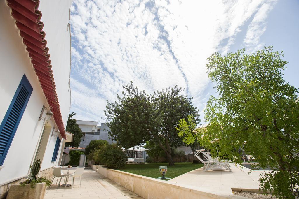 Li Pappi Antico Casale Bed & Breakfast กาลาตีนา ภายนอก รูปภาพ