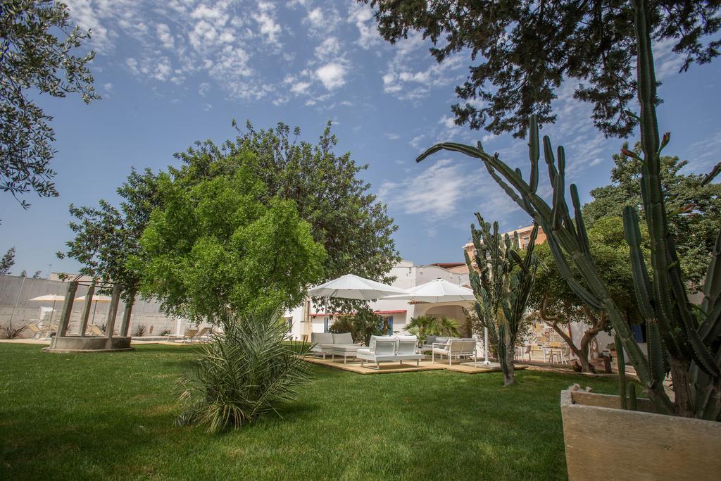 Li Pappi Antico Casale Bed & Breakfast กาลาตีนา ภายนอก รูปภาพ
