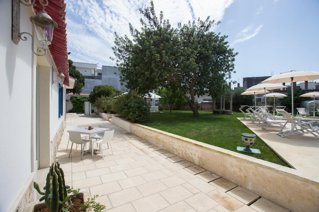 Li Pappi Antico Casale Bed & Breakfast กาลาตีนา ภายนอก รูปภาพ