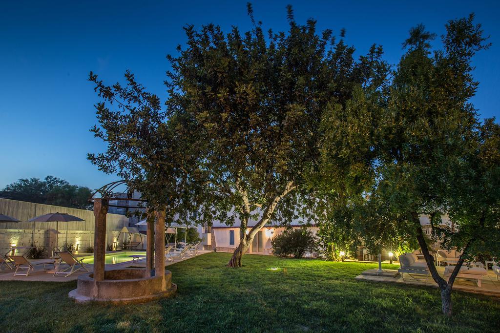 Li Pappi Antico Casale Bed & Breakfast กาลาตีนา ภายนอก รูปภาพ