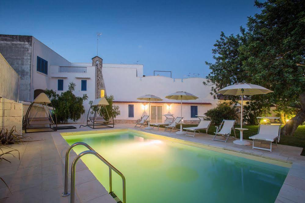 Li Pappi Antico Casale Bed & Breakfast กาลาตีนา ภายนอก รูปภาพ