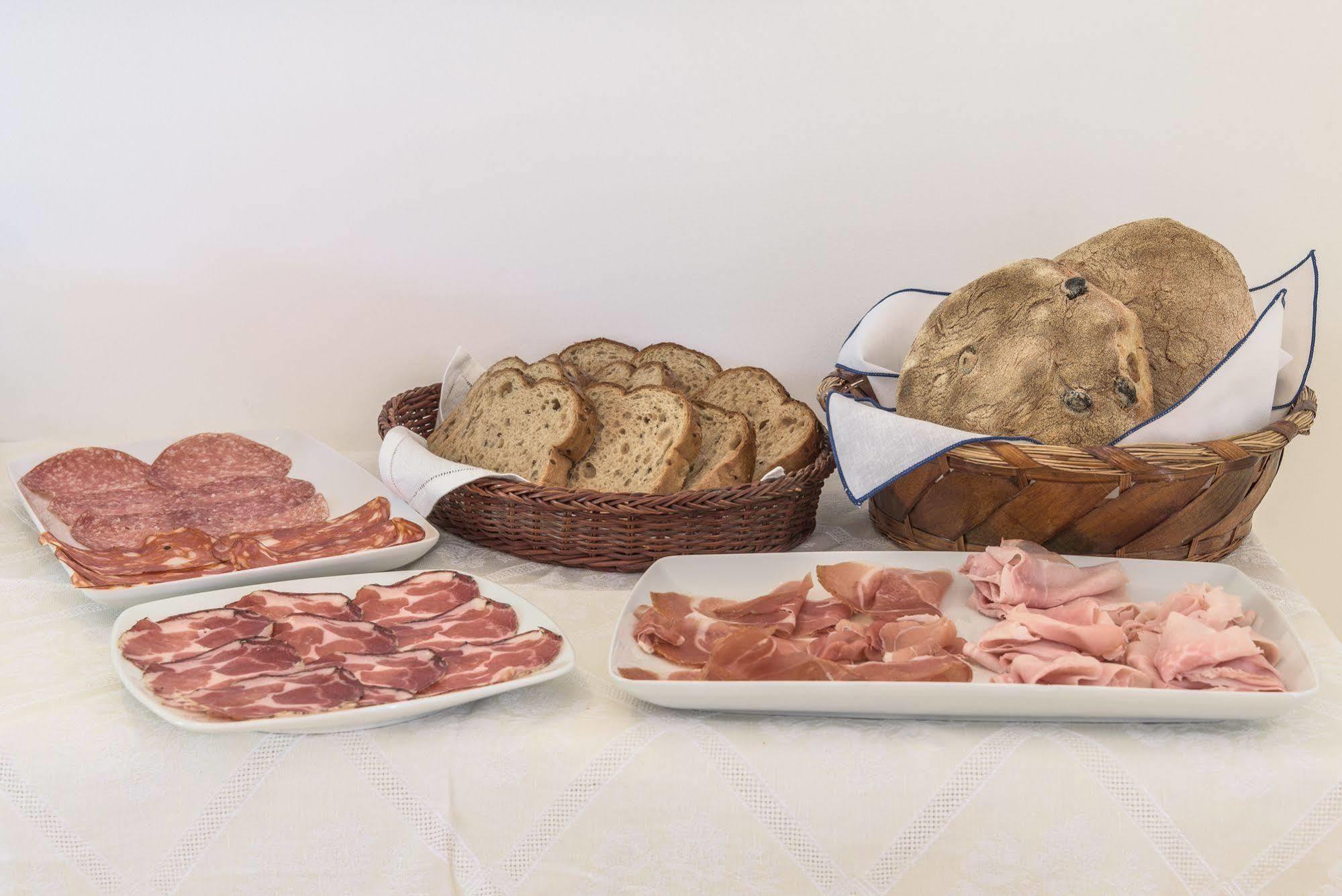Li Pappi Antico Casale Bed & Breakfast กาลาตีนา ภายนอก รูปภาพ