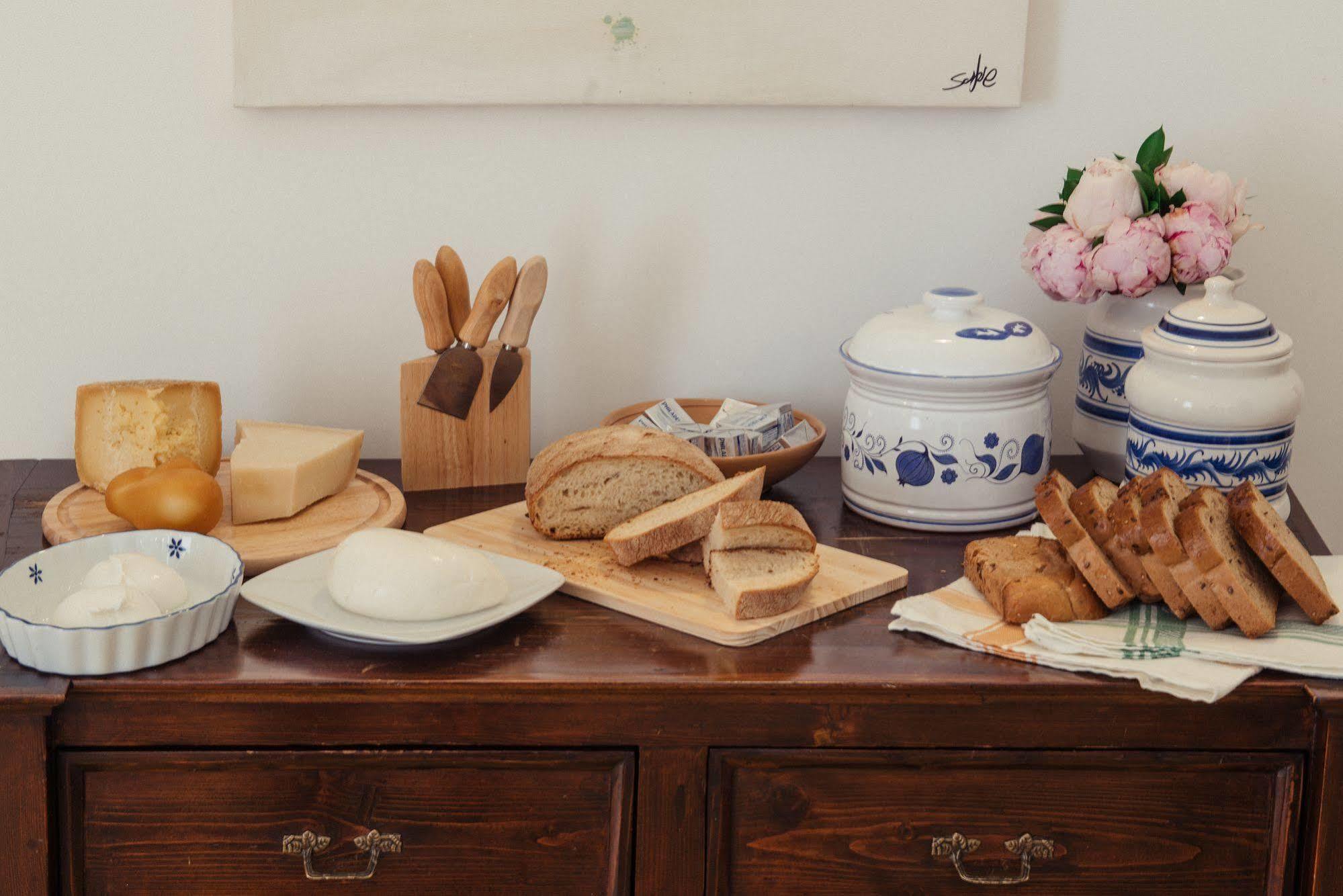Li Pappi Antico Casale Bed & Breakfast กาลาตีนา ภายนอก รูปภาพ