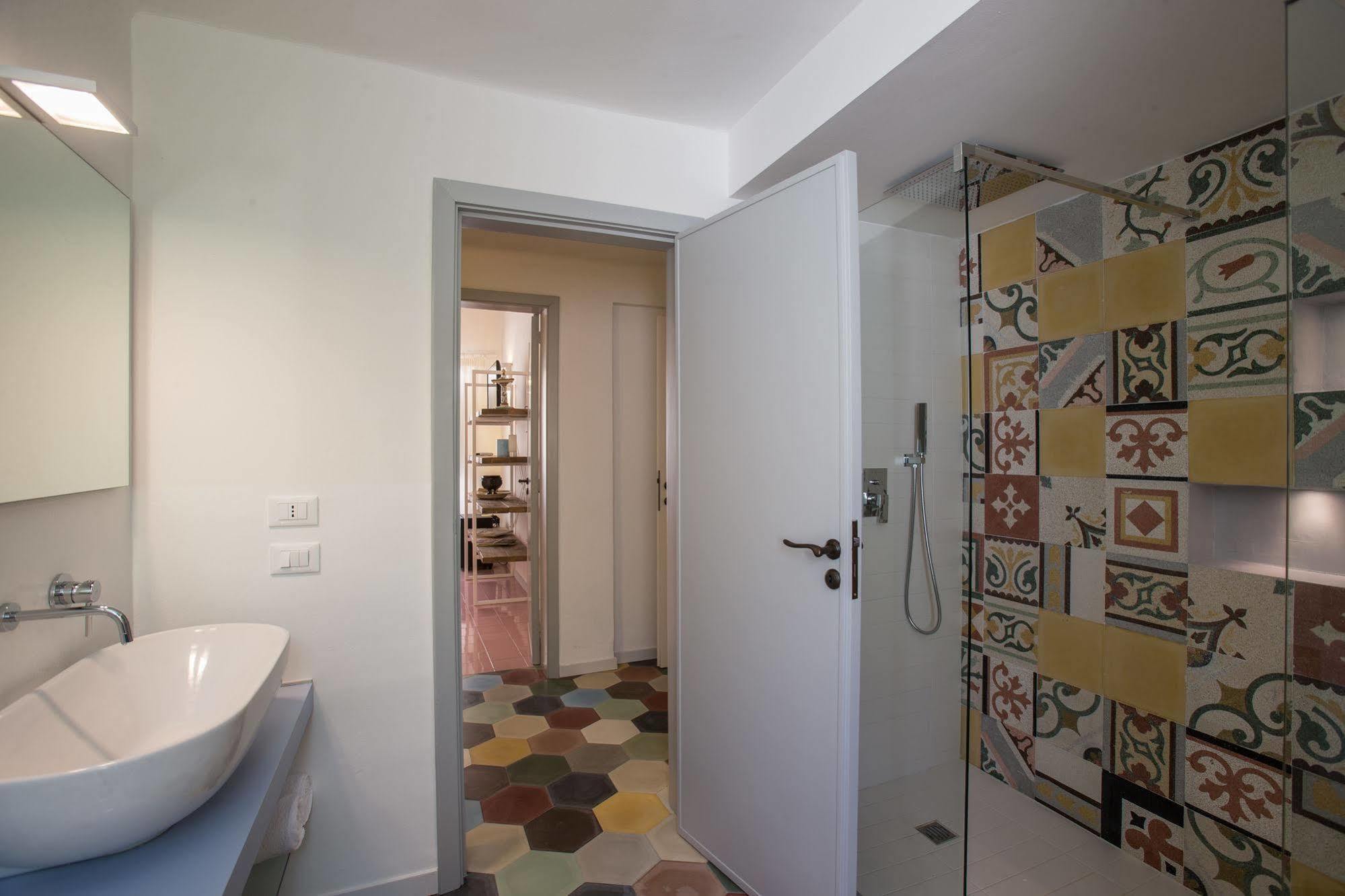 Li Pappi Antico Casale Bed & Breakfast กาลาตีนา ภายนอก รูปภาพ