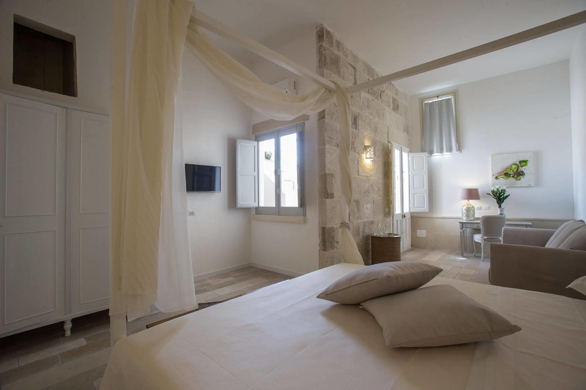 Li Pappi Antico Casale Bed & Breakfast กาลาตีนา ภายนอก รูปภาพ