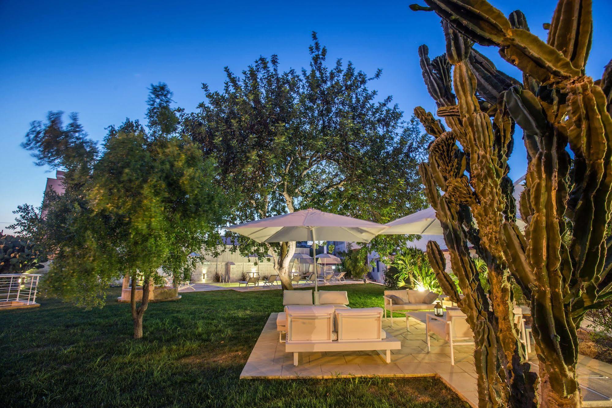 Li Pappi Antico Casale Bed & Breakfast กาลาตีนา ภายนอก รูปภาพ