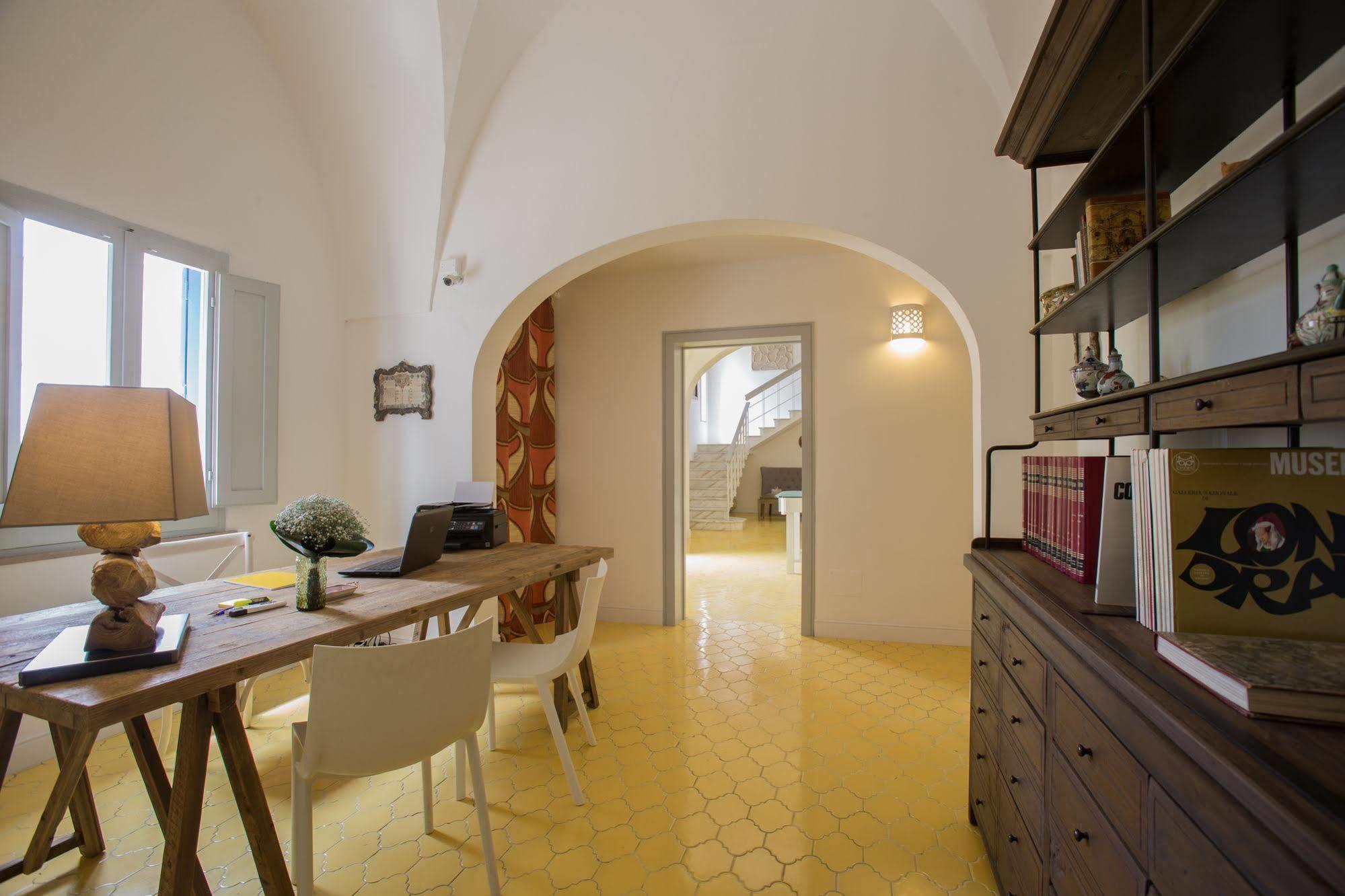 Li Pappi Antico Casale Bed & Breakfast กาลาตีนา ภายนอก รูปภาพ