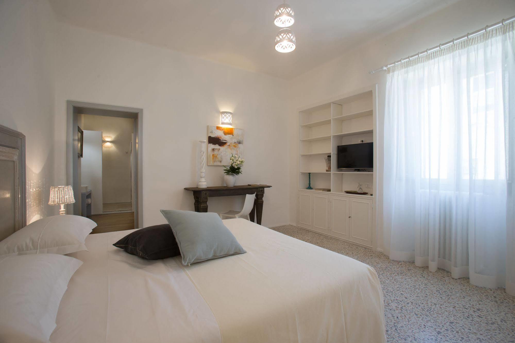 Li Pappi Antico Casale Bed & Breakfast กาลาตีนา ภายนอก รูปภาพ